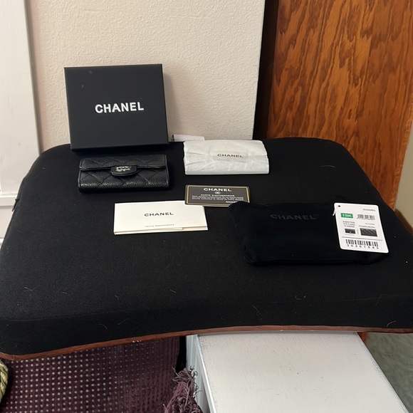 CC logo  Coin Purse With Snap Closure Silver Metal Logo - Picture 5 of 6